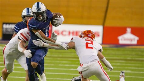 Lewis Central tops Carlisle in Iowa high school football 4A semis