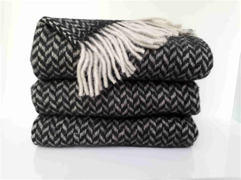 Wool Clothes - Wool Collection - Herringbone dark green throw blanket