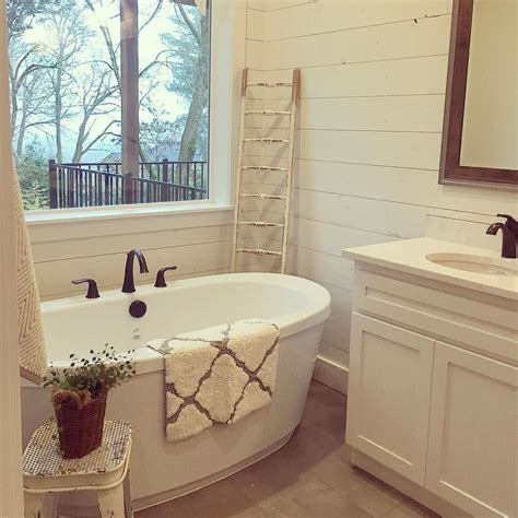 Farmhouse Bathroom Design Ideas