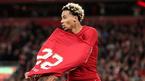 Hugo Ekitike told 'Alexander Isak is in his head' after picking up ...