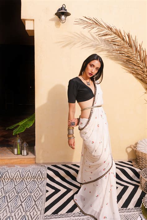 Cherry Sari – The Little Black Bow