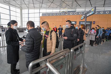 吉林省160名务工人员乘包机赴浙江复工_图片新闻_中国政府网