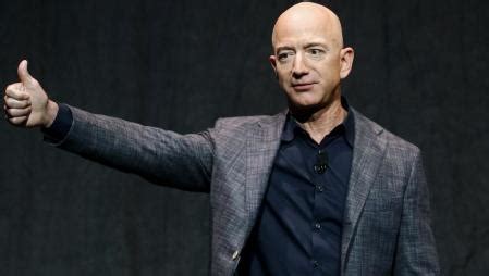 El primer trabajo de Jeff Bezos antes de convertirse en uno de los ...