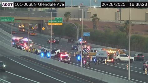 Multi-vehicle crash blocks Loop 101 lanes in Glendale | 12news.com
