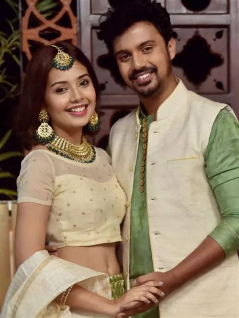 Virajas Kulkarni and Shivani Rangole's romantic pictures | Times of India