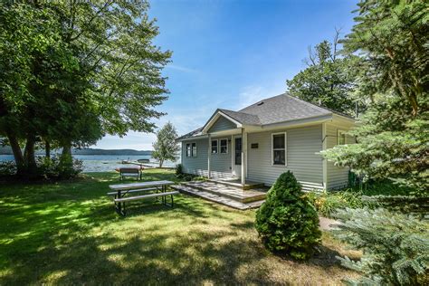 Crystal Lake, MI Vacation Rentals, Cabins | Vacasa