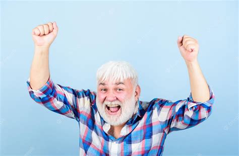 Een kapsel per keer gezondheidszorg gelukkig oud opa kapper en kapper ...