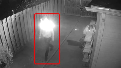 暗闇でもハッキリ映る赤外線カメラから完全に顔を隠せる服「The Camera Shy Hoodie」 - ライブドアニュース