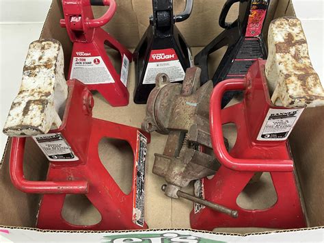 Lot - (6) Steel Jacks & Vise, Banner, Hyper Tough