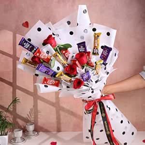 FlowerAura Love Bouquet of 5 Red Roses & 15 Mix Chocolates For Birthday ...
