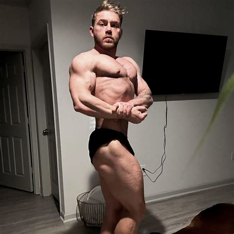 5 weeks out - 208 lbs - Classic Physique : r/bodybuilding