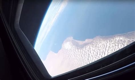 Компания Boeing показала первое полетное видео из кабины космического ...