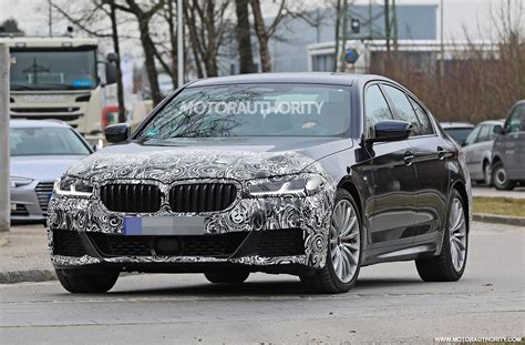 2021 BMW 5-Series spy shots and video