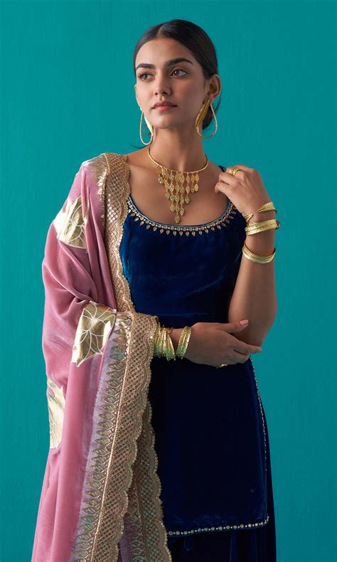 Velvet Shawls – Tagged "Color_Pink"– Ridhiiee Suuri
