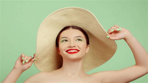 Skin Care: गर्मियों में स्किन नहीं होगी डार्क! बस अभी से इन 5 जरूरी ...