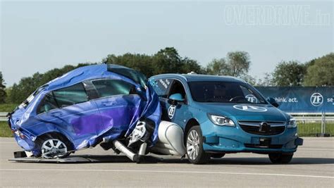 News ways to reduce impacts of a side collision in cars - Overdrive