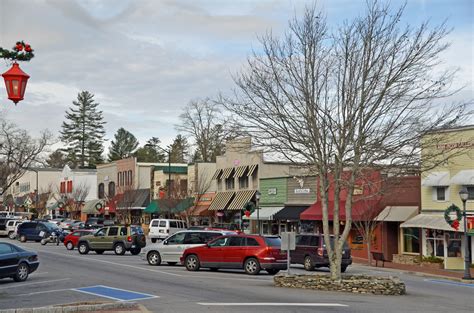 Downtown shopping on Main Street, Highlands NC. | Highlands nc, Small ...