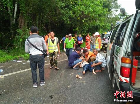 泰国大巴撞上皮卡 11名中国游客受伤-时政新闻-浙江在线