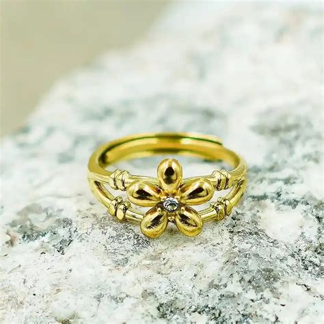 Gold Flower Design Ring with Diamond Center – VelluraJewellery