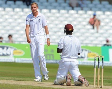 Samuels defies England in second Test
