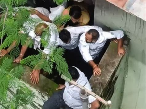 Police seen storming into hostel, beat students in Harda: Former CM ...