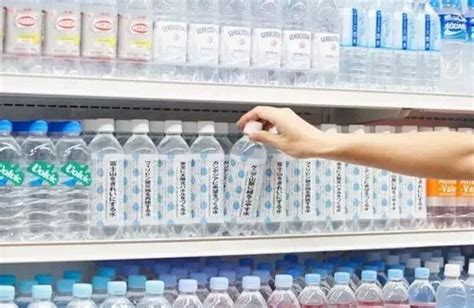 日本将报纸变饮料瓶包装后一超市一天卖3000瓶_联商网