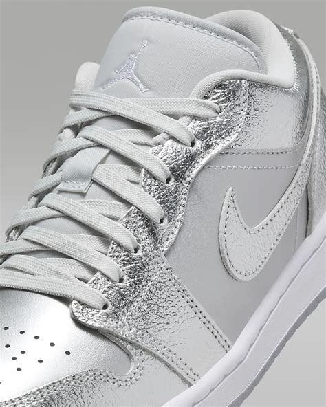 Air Jordan 1 Low SE Women's Shoes. Nike IN