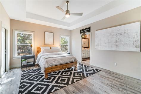 What Are The Top Laminate Flooring Styles For High-Traffic Homes in ...