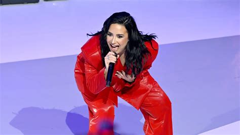 Críticas a Demi Lovato por cantar su tema 'Heart Attack' en un concierto organizado por la ...
