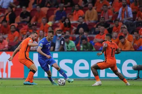 欧洲杯-巴黎新援进球 荷兰2球领先3-2绝杀乌克兰_手机新浪网
