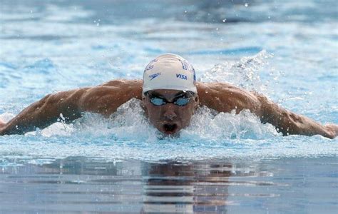 Swimming Black and White 的图像结果