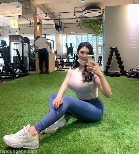 Daani._.e - Busty Big Booty Korean Model - Fapdungeon