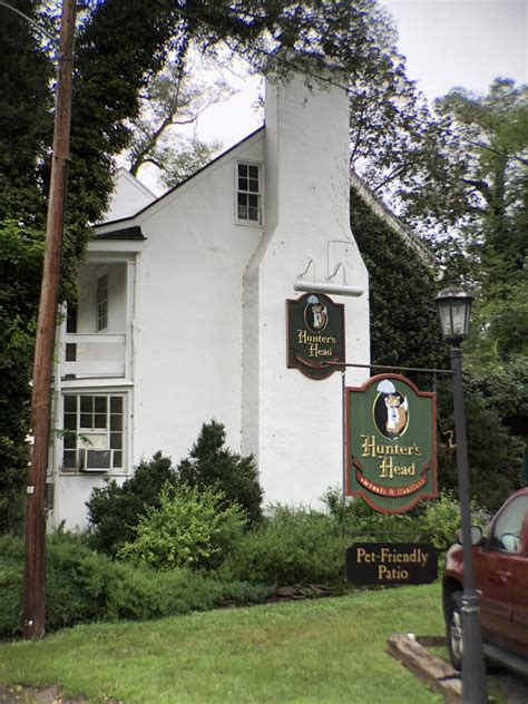 Hunter's Head Tavern English Pub in Upperville, VA