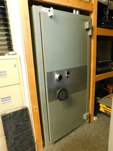 Lot - Reliance Large Floor Safe