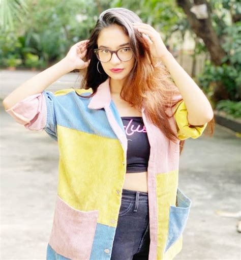 Anushka Sen Looks Beautiful in a Rainbow Jacket, Black Crop Top and ...