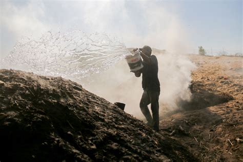 Despite dangers, Gazans produce charcoal for heating and cooking