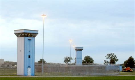 Menard, Pinckneyville, Big Muddy among five prisons on lockdown | Local ...