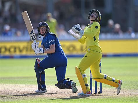 England's Heather Knight completes 6,000 international runs