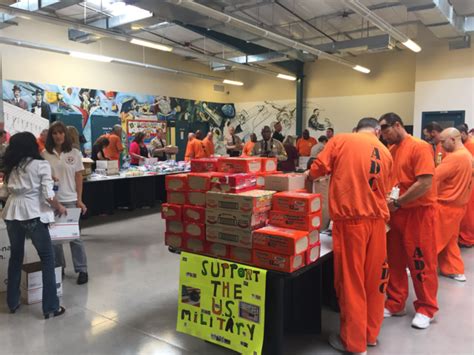Inmates stuff care packages for troops - KGUN9.com