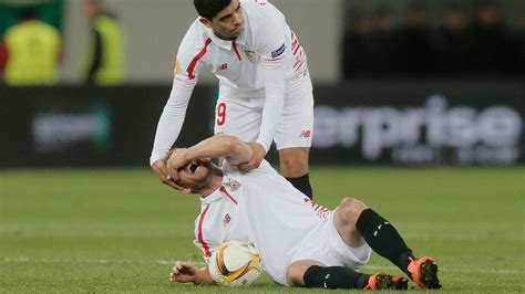Sevilla's Michael Krohn-Dehli out at least seven months with broken ...