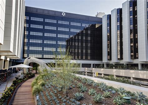 Spine Surgery Innovator and Leader Joins Cedars-Sinai Orthopaedics