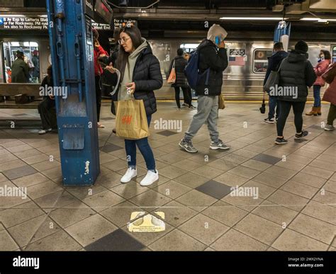 Crowded 59th Street-Columbus Circle Station in New York on Wednesday ...