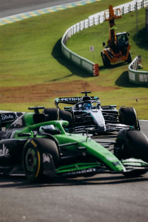 High-Speed Formula 1 Car Racing at Interlagos Circuit · Free Stock Photo