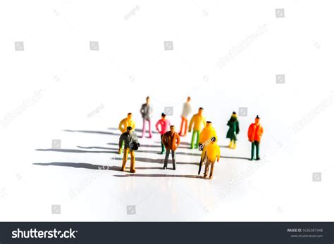 Small Group of People Standing 的图像结果