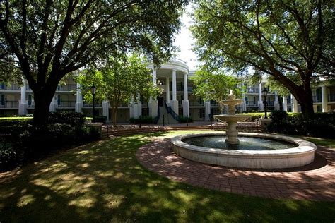 Disney's Port Orleans Resort - Riverside Shuttle Bus Service: Pictures ...