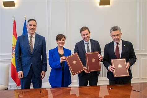 Isabel Rodríguez firma sendos acuerdos con La Rioja para la ...