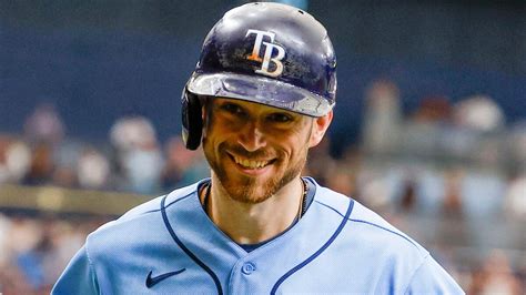 Brandon Lowe avoids drama, drives in 4 runs as Rays finish off Yankees