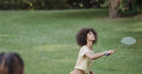 People Playing Badminton 的图像结果