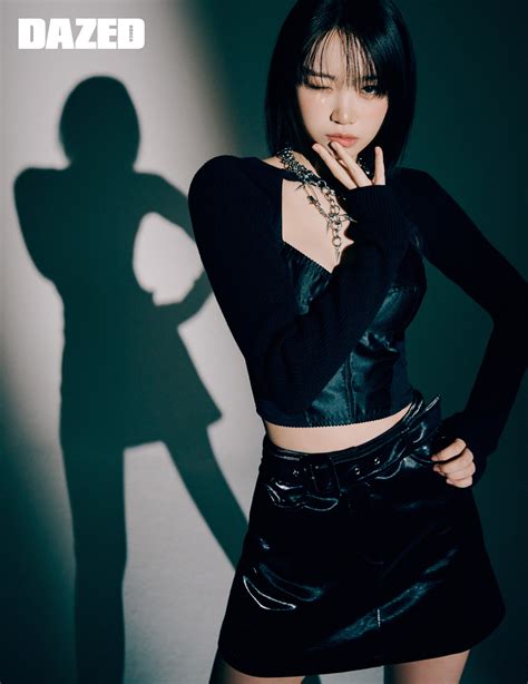 191025 IZ*ONE Kim Chaewon revealed to be the daughter of veteran ...