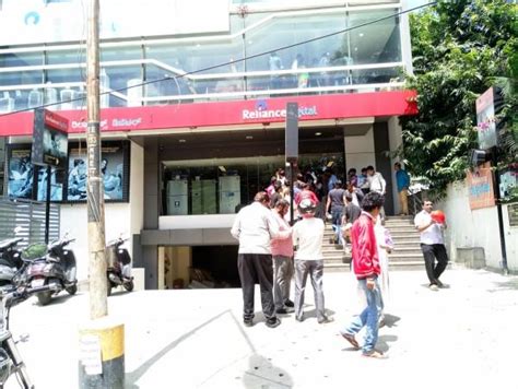 Reliance Jio 4G SIM activation: Customers disappointed as huge demand ...